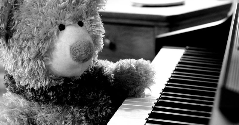 Teddy bear playing the piano